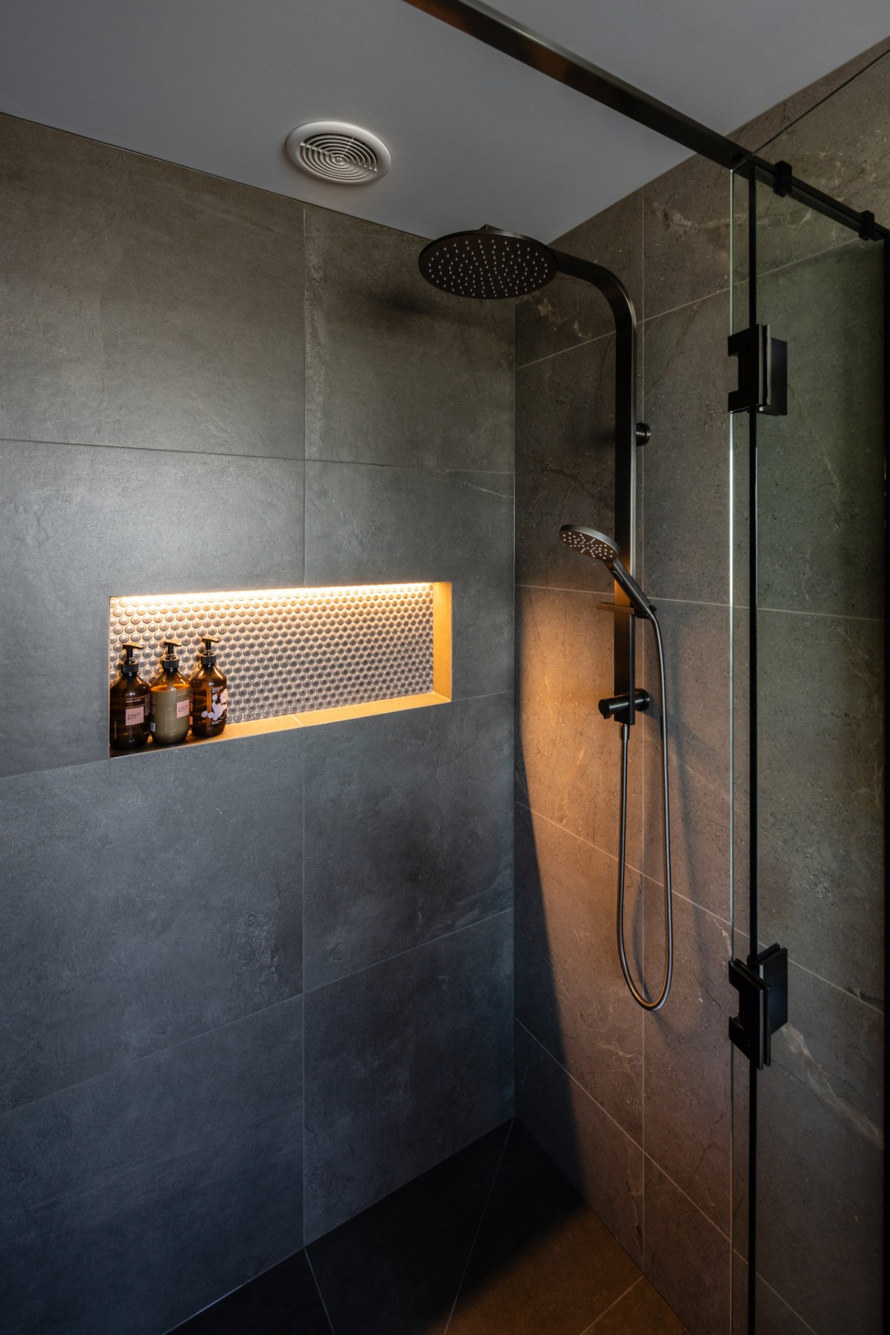 Second suite ensuite shower at Whakahā